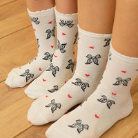 Čarape sa mašnicama i srcima